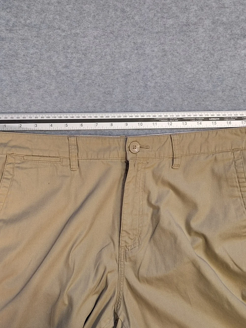Quiksilver Men's Tan Flat Front Chino Shorts Size 34